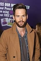 Foto de Tom Riley pareja de Forbes Riley