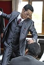 Foto de Tomokazu Miura pareja de Momoe Yamaguchi