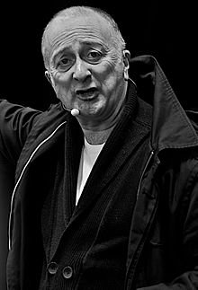 Foto de Tony Robinson pareja de Louise Hobbs