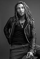 Foto de Zach McGowan pareja de Emily Johnson